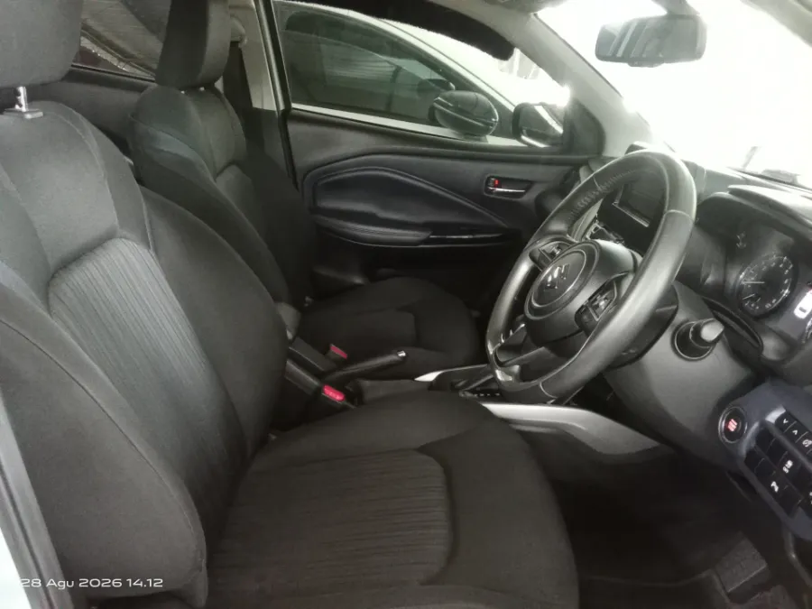 Foto Mobil Bekas Kabin Depan Suzuki Baleno 1.5 tahun 2022