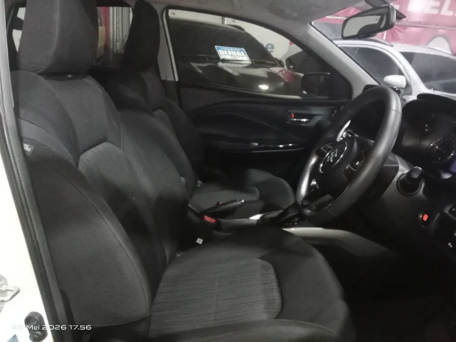 Foto Mobil Bekas Kabin Depan Suzuki Baleno 1.5 tahun 2023