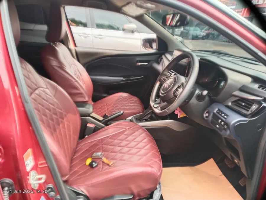 Foto Mobil Bekas Kabin Depan Suzuki Baleno 1.5 tahun 2023