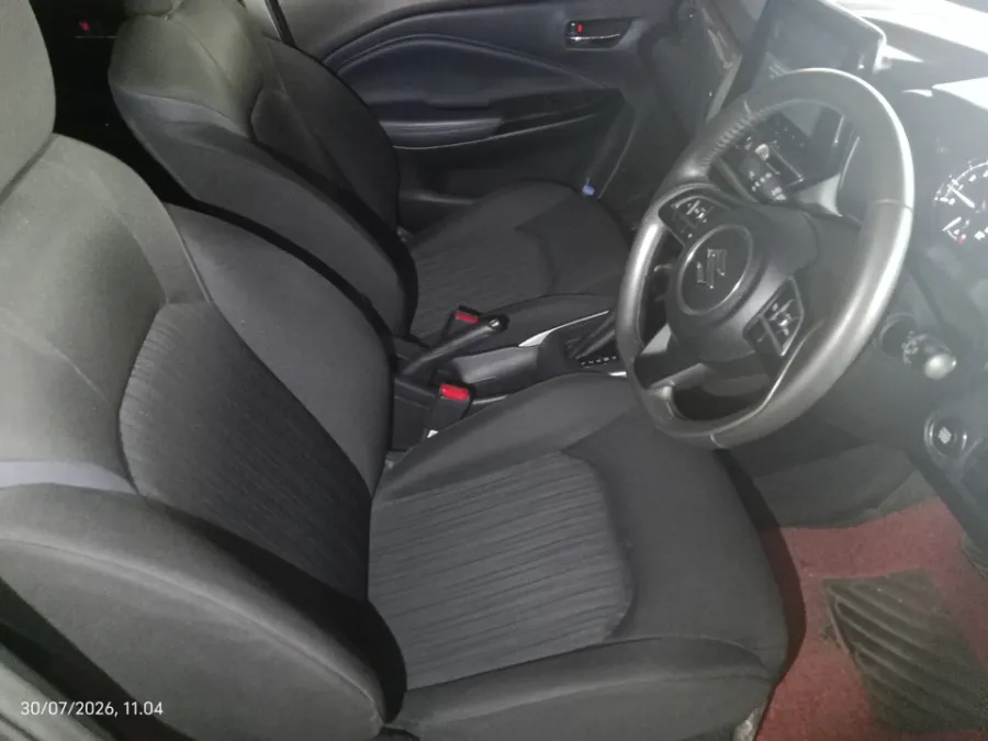 Foto Mobil Bekas Kabin Depan Suzuki Baleno 1.5 tahun 2023