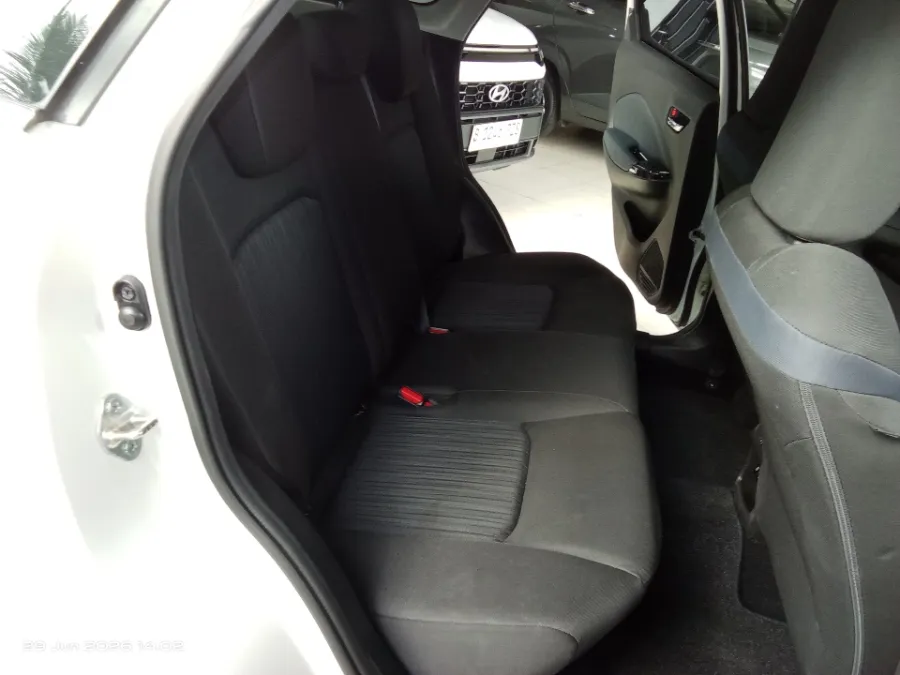 Foto Mobil Bekas Kabin Belakang Suzuki Baleno 1.5 tahun 2024