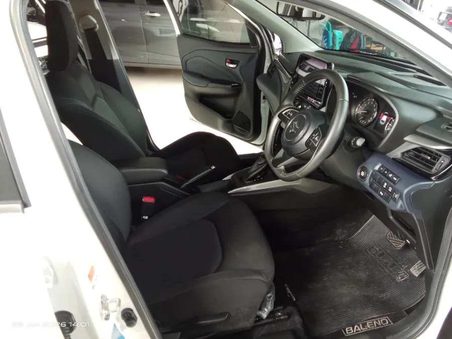 Foto Mobil Bekas Kabin Depan Suzuki Baleno 1.5 tahun 2024