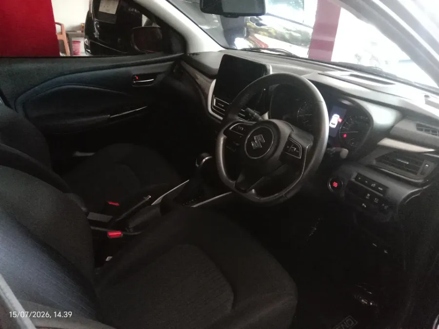 Foto Mobil Bekas Kabin Depan Suzuki Baleno 1.5 tahun 2024