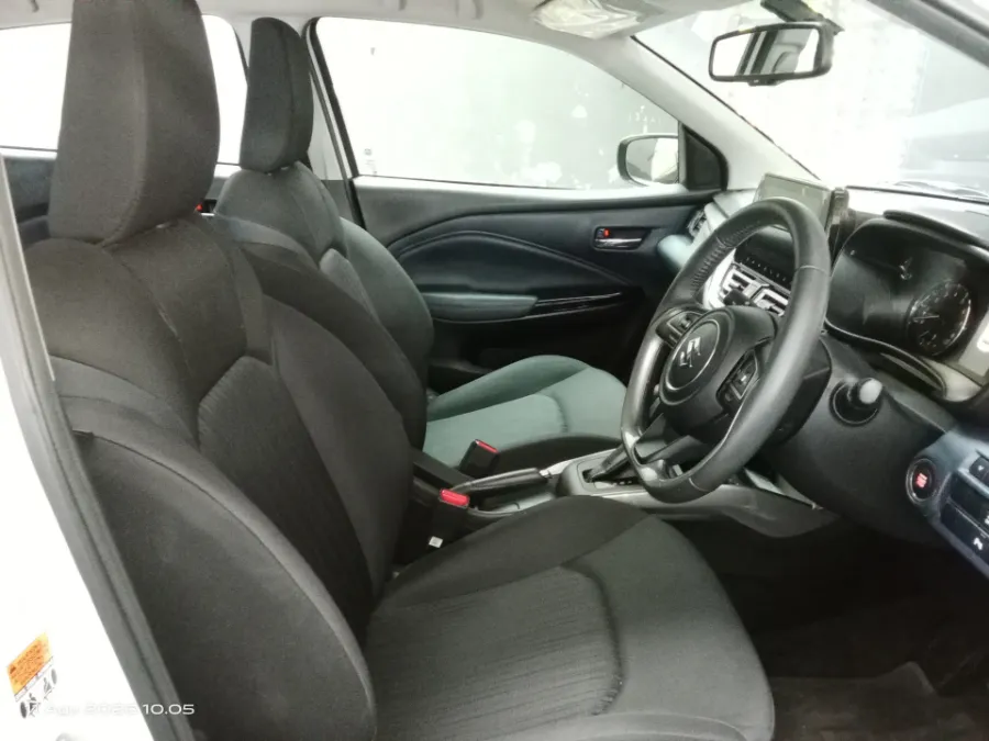 Foto Mobil Bekas Kabin Depan Suzuki Baleno 1.5 tahun 2024