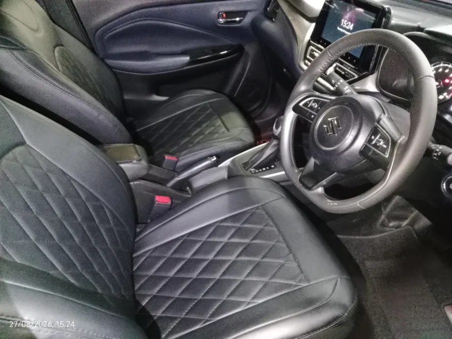 Foto Mobil Bekas Kabin Depan Suzuki Baleno 1.5 tahun 2024