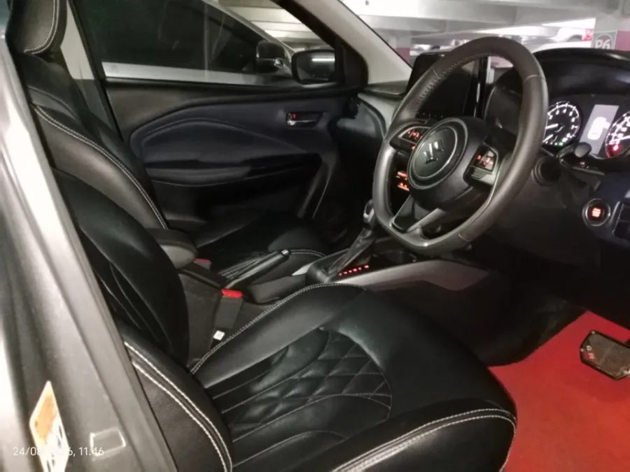 Foto Mobil Bekas Kabin Depan Suzuki Baleno 1.5 tahun 2024