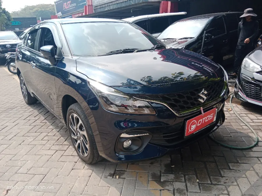 Foto Mobil Bekas Kanan Depan Suzuki Baleno 1.5 tahun 2024