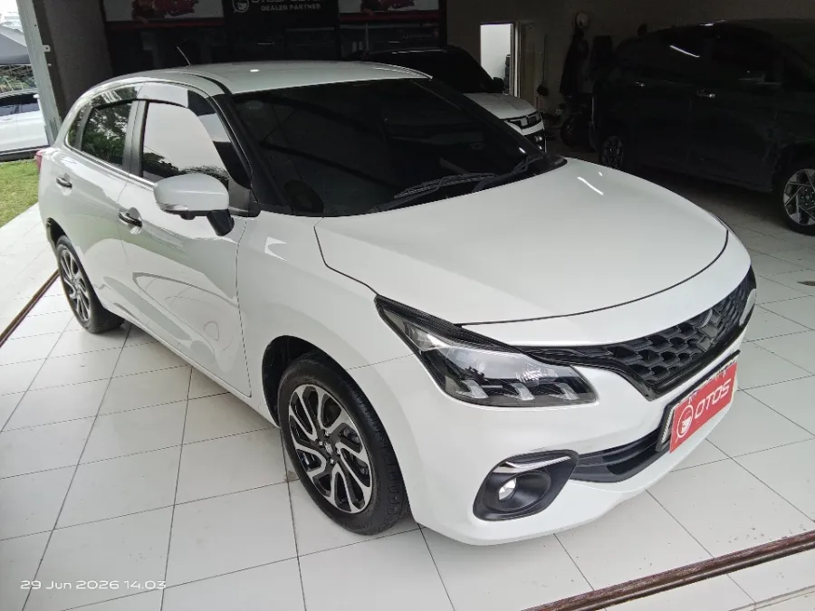 Foto Mobil Bekas Kanan Depan Suzuki Baleno 1.5 tahun 2024