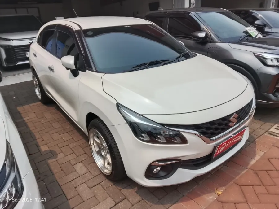Foto Mobil Bekas Kanan Depan Suzuki Baleno 1.5 tahun 2024