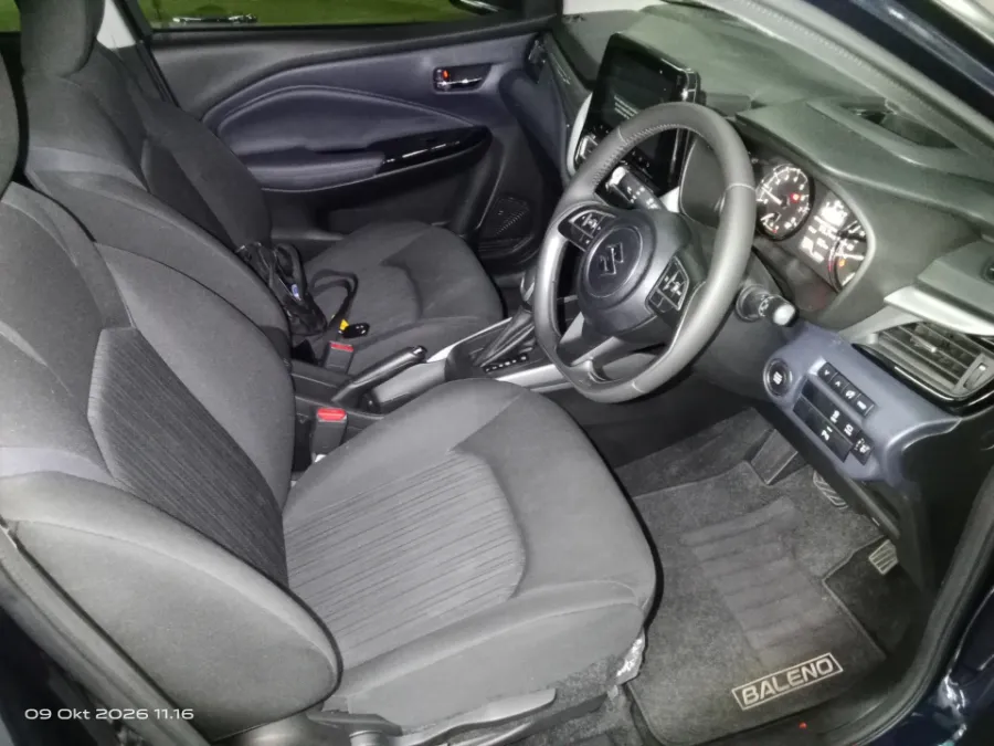 Foto Mobil Bekas Kabin Depan Suzuki Baleno 1.5 tahun 2025