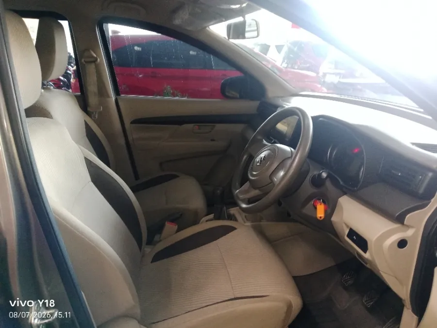 Foto Mobil Bekas Kabin Depan Suzuki Ertiga 1.3 GX tahun 2022
