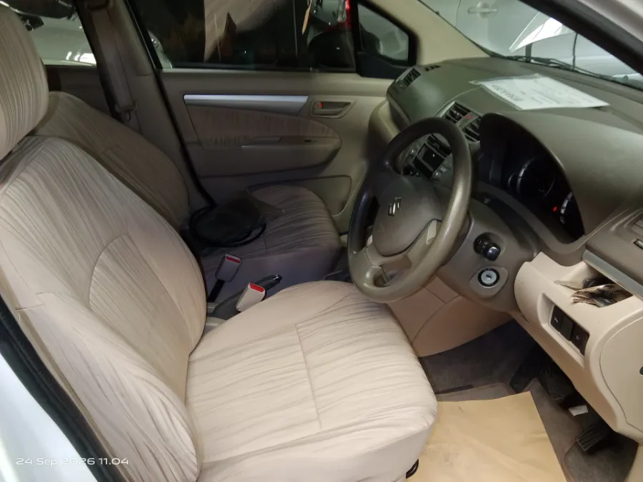 Foto Mobil Bekas Kabin Depan Suzuki Ertiga 1.4 tahun 2018