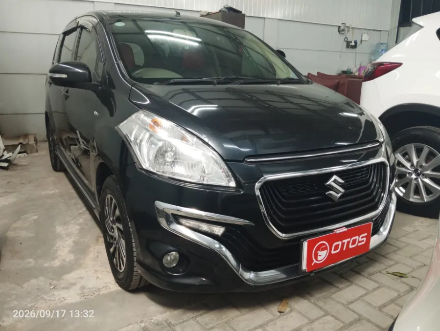 Foto Mobil Bekas Kanan Depan Suzuki Ertiga 1.4 Dreza tahun 2016