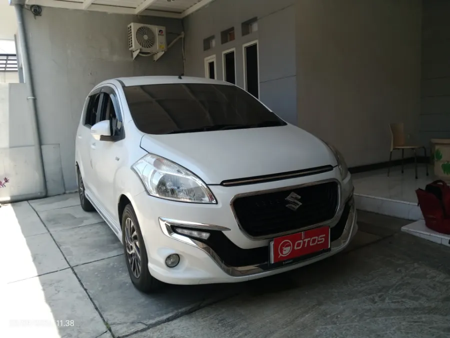 Foto Mobil Bekas Kanan Depan Suzuki Ertiga 1.4 Dreza tahun 2017