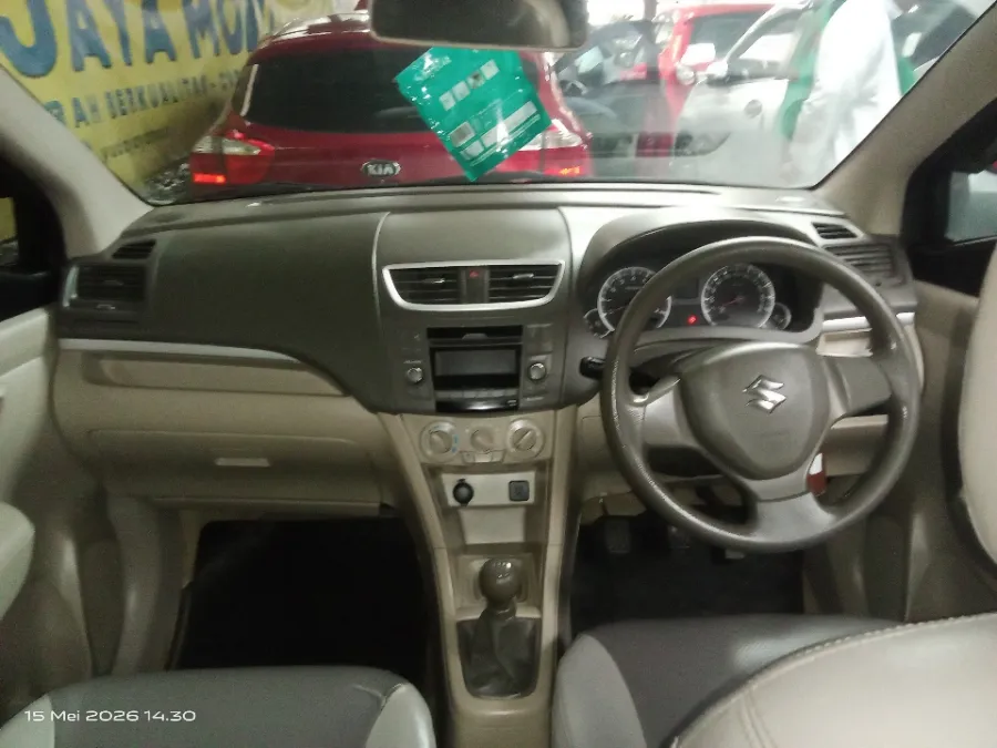 Foto Mobil Bekas Dashboard Suzuki Ertiga 1.4 GL tahun 2015