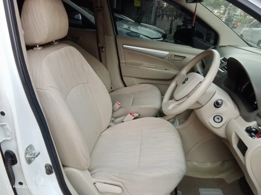 Foto Mobil Bekas Kabin Depan Suzuki Ertiga 1.4 GL tahun 2015