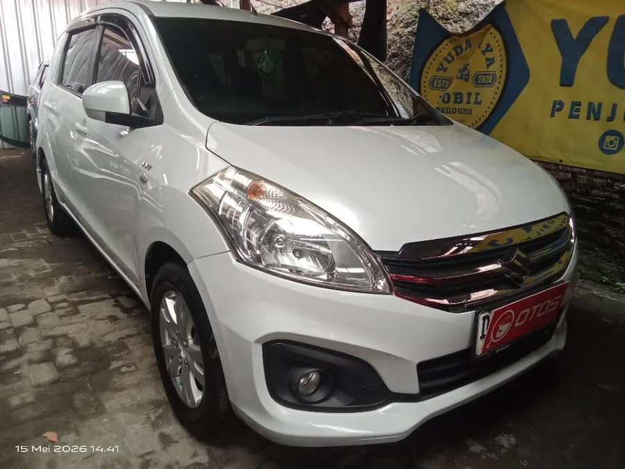 Foto Mobil Bekas Kanan Depan Suzuki Ertiga 1.4 GL tahun 2015