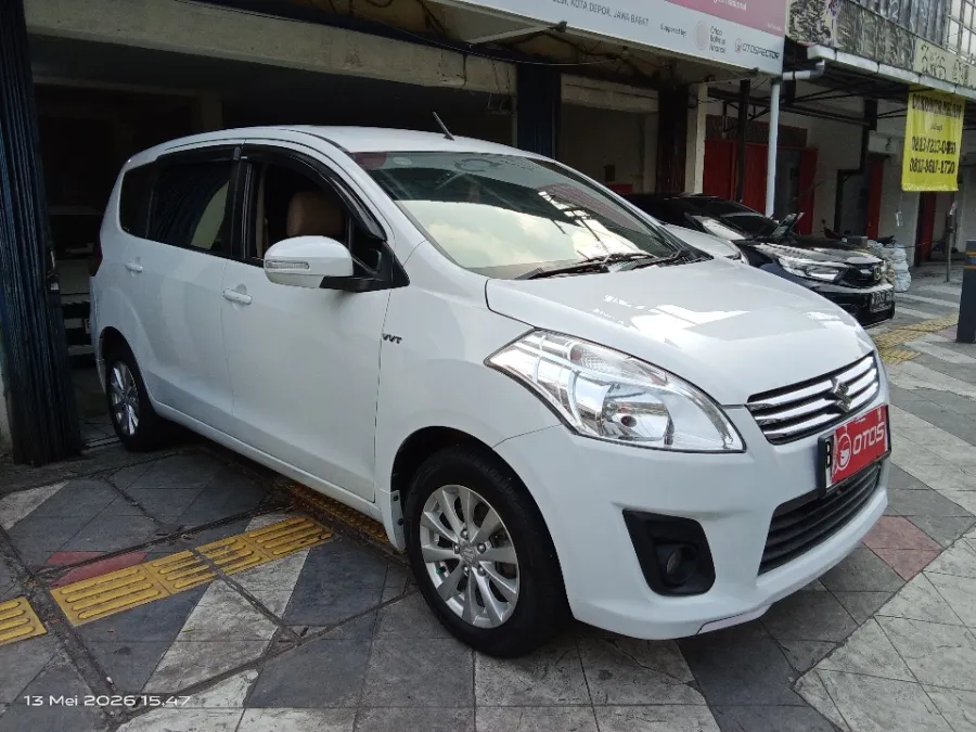 Foto Mobil Bekas Kanan Depan Suzuki Ertiga 1.4 GL tahun 2015