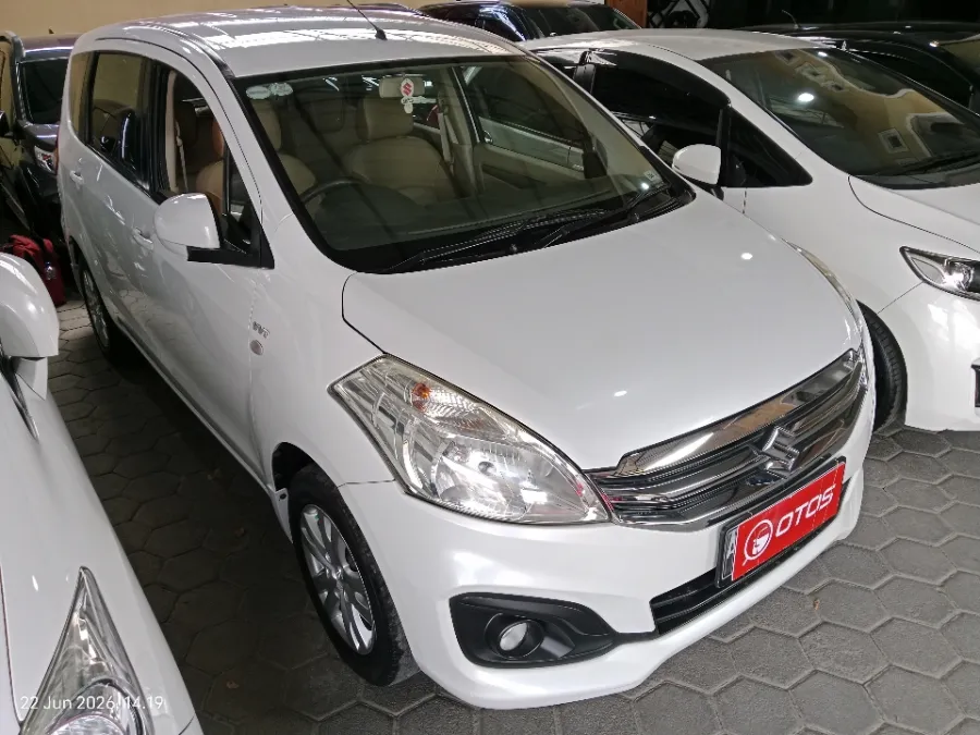 Foto Mobil Bekas Kanan Depan Suzuki Ertiga 1.4 GL tahun 2016