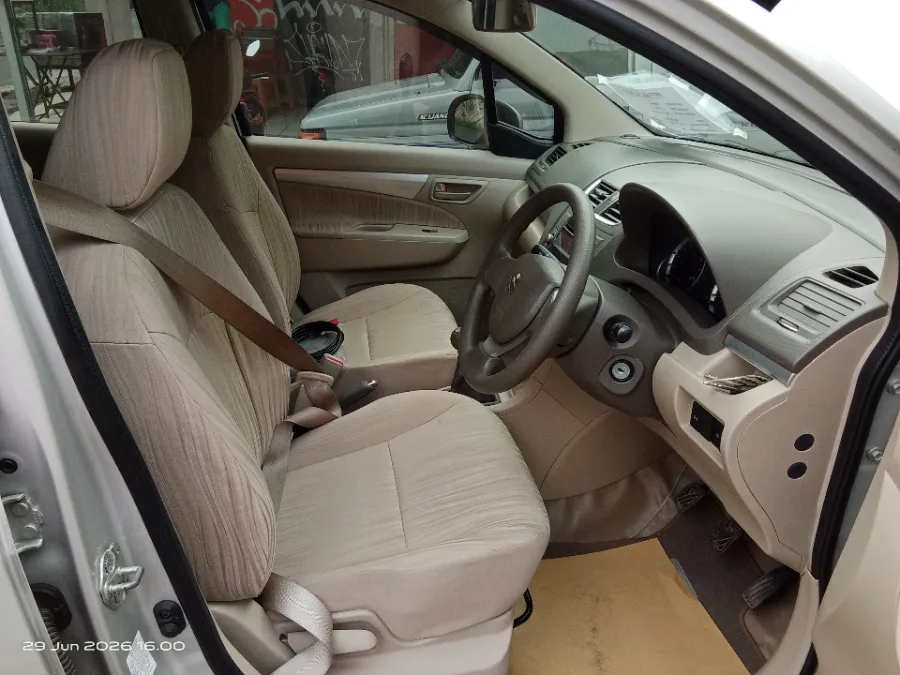 Foto Mobil Bekas Kabin Depan Suzuki Ertiga 1.4 GL tahun 2017