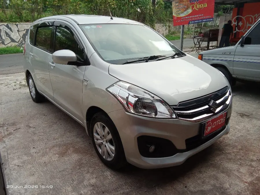 Foto Mobil Bekas Kanan Depan Suzuki Ertiga 1.4 GL tahun 2017