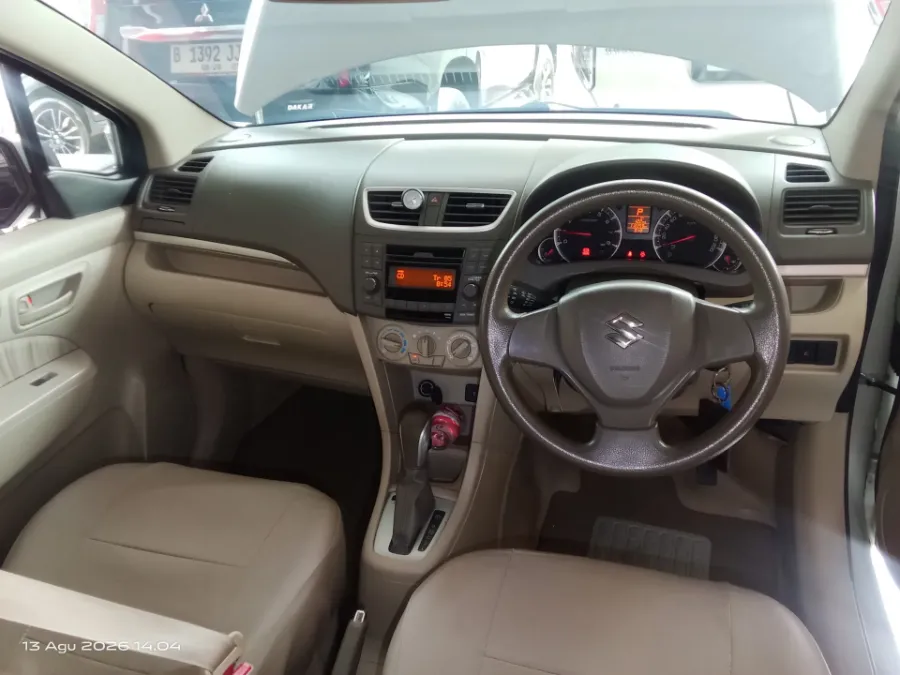 Foto Mobil Bekas Dashboard Suzuki Ertiga 1.4 GX tahun 2016