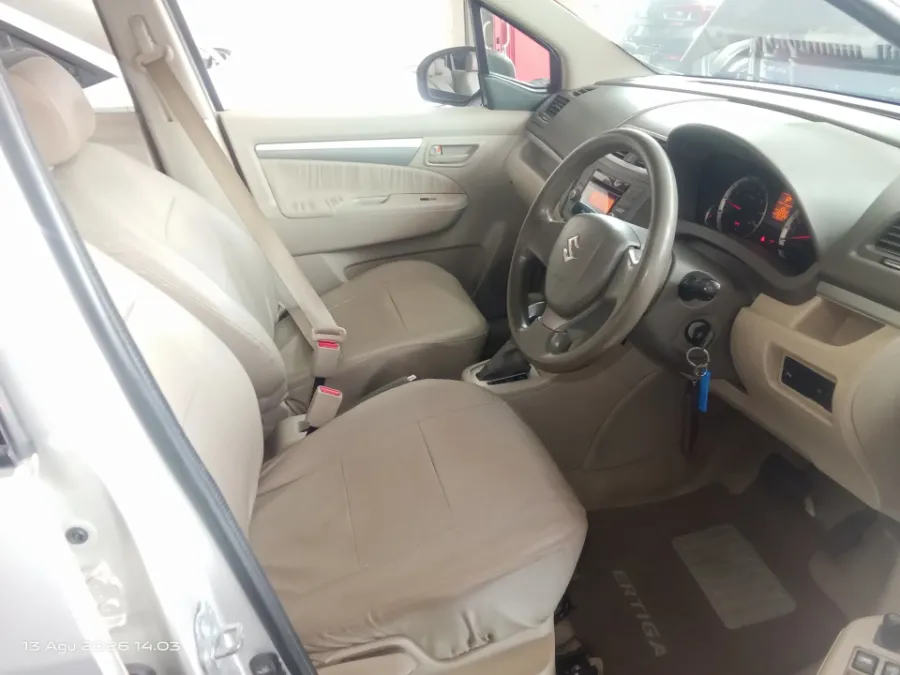 Foto Mobil Bekas Kabin Depan Suzuki Ertiga 1.4 GX tahun 2016