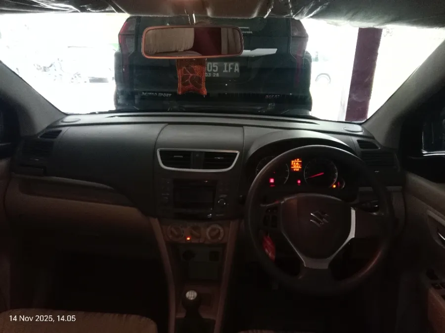 Foto Mobil Bekas Dashboard Suzuki Ertiga 1.4 GX tahun 2017