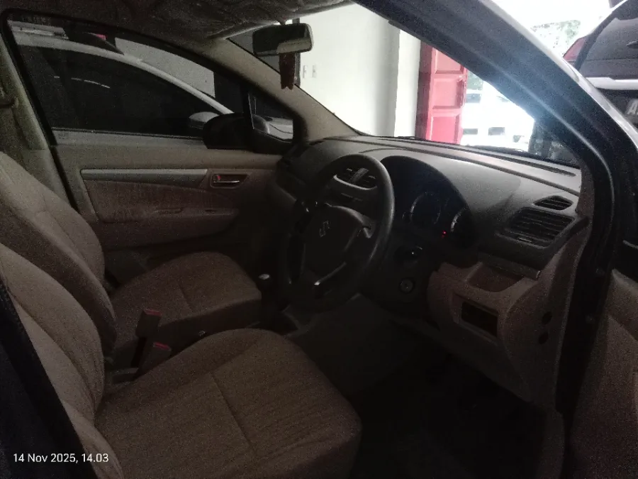 Foto Mobil Bekas Kabin Depan Suzuki Ertiga 1.4 GX tahun 2017