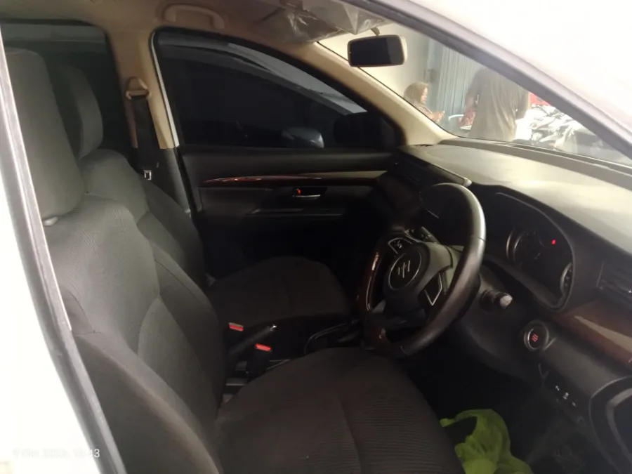 Foto Mobil Bekas Kabin Depan Suzuki Ertiga 1.5 tahun 2019
