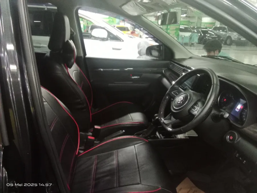 Foto Mobil Bekas Kabin Depan Suzuki Ertiga 1.5 tahun 2022