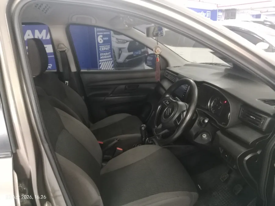 Foto Mobil Bekas Kabin Depan Suzuki Ertiga 1.5 tahun 2022