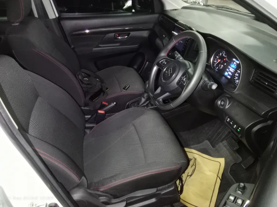 Foto Mobil Bekas Kabin Depan Suzuki Ertiga 1.5 tahun 2022