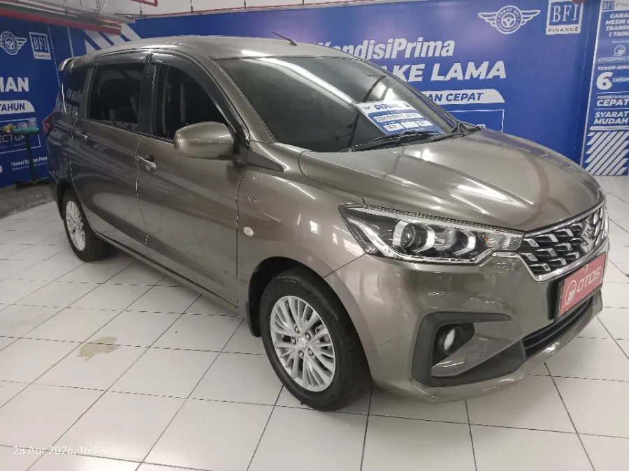 Foto Mobil Bekas Kanan Depan Suzuki Ertiga 1.5 tahun 2022
