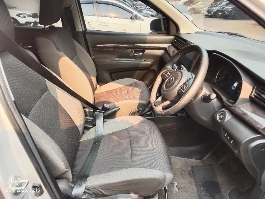 Foto Mobil Bekas Kabin Depan Suzuki Ertiga 1.5 tahun 2023