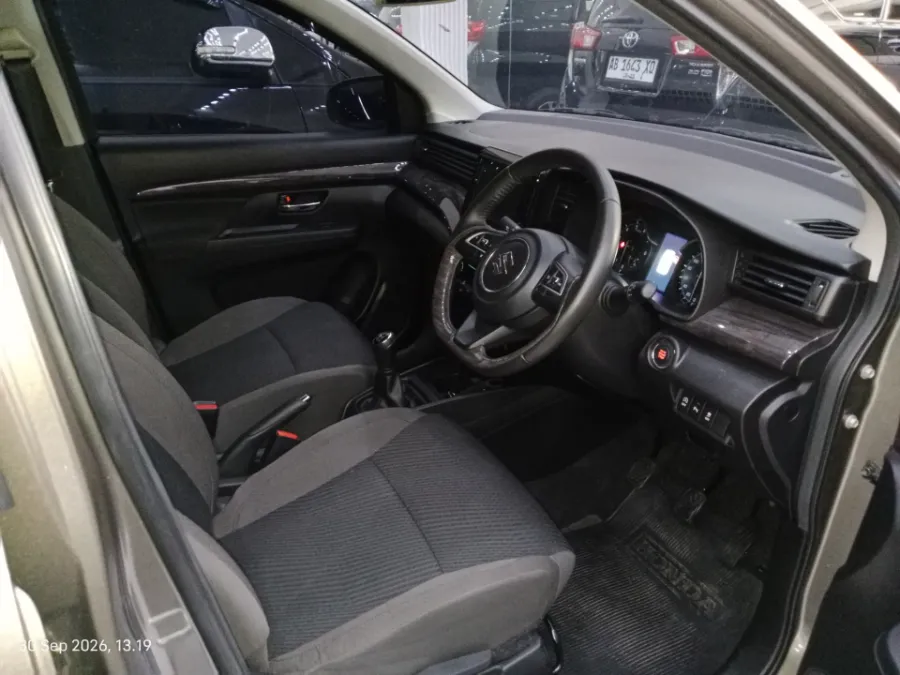Foto Mobil Bekas Kabin Depan Suzuki Ertiga 1.5 tahun 2024