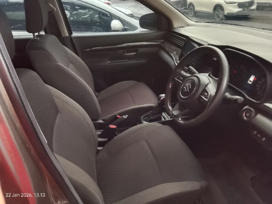 Foto Mobil Bekas Kabin Depan Suzuki Ertiga 1.5 tahun 2025