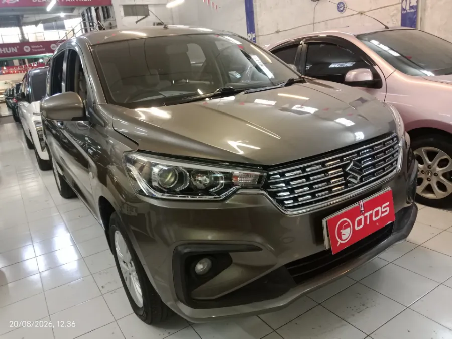 Foto Mobil Bekas Kanan Depan Suzuki Ertiga 1.5 GL tahun 2018