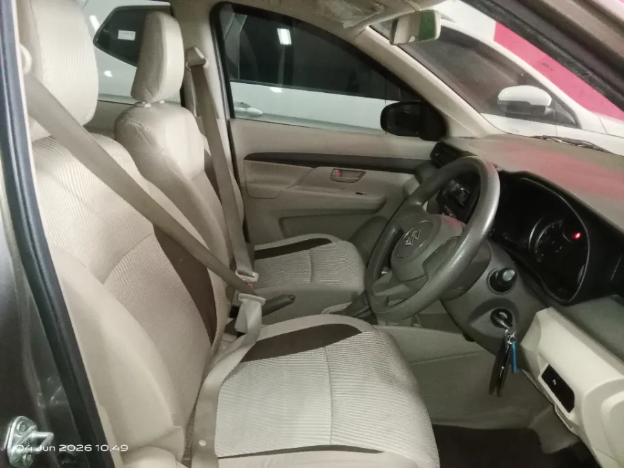 Foto Mobil Bekas Kabin Depan Suzuki Ertiga 1.5 GL tahun 2019