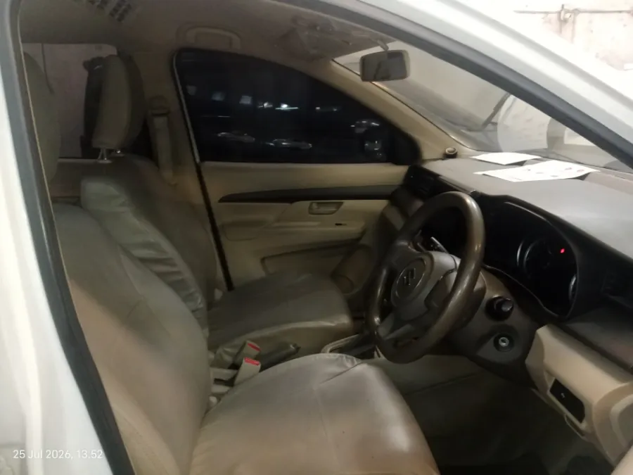Foto Mobil Bekas Kabin Depan Suzuki Ertiga 1.5 GL tahun 2019