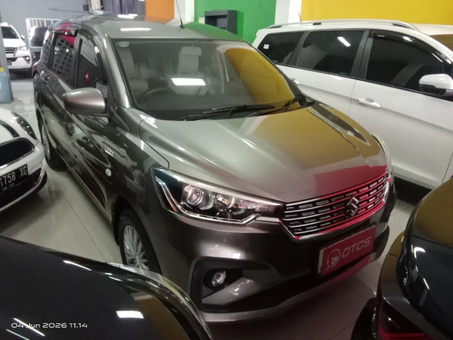 Foto Mobil Bekas Kanan Depan Suzuki Ertiga 1.5 GL tahun 2019