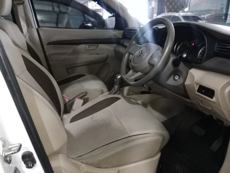 Foto Mobil Bekas Kabin Depan Suzuki Ertiga 1.5 GL tahun 2020
