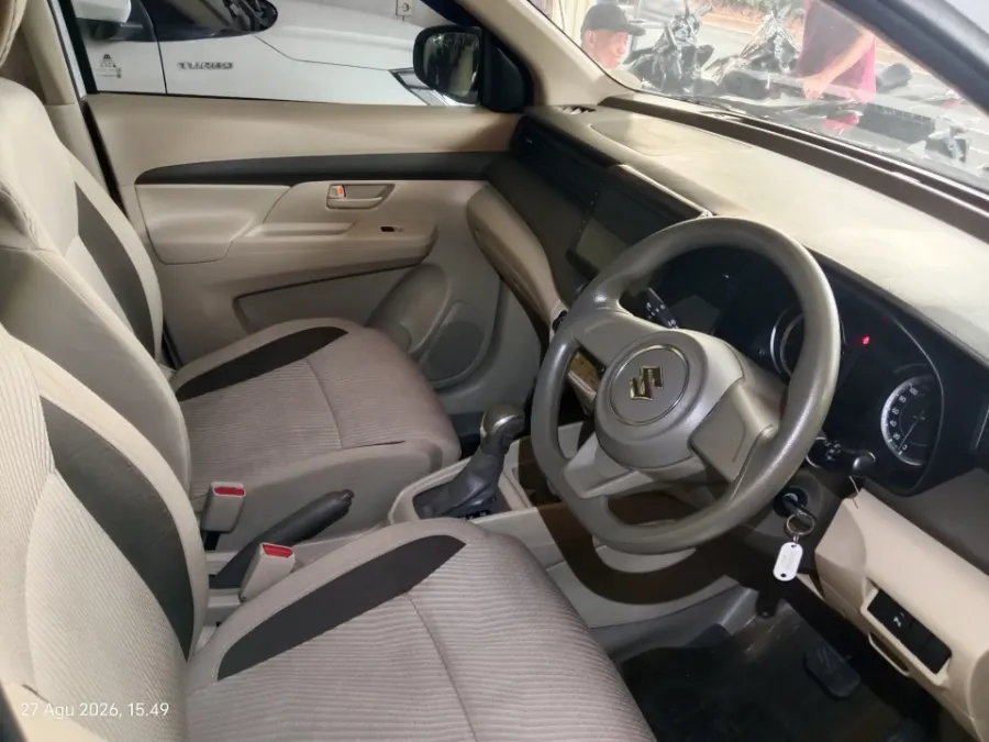 Foto Mobil Bekas Kabin Depan Suzuki Ertiga 1.5 GL tahun 2020