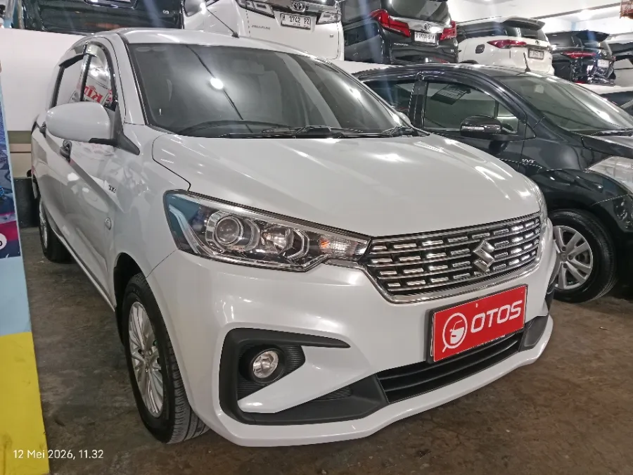 Foto Mobil Bekas Kanan Depan Suzuki Ertiga 1.5 GL tahun 2020