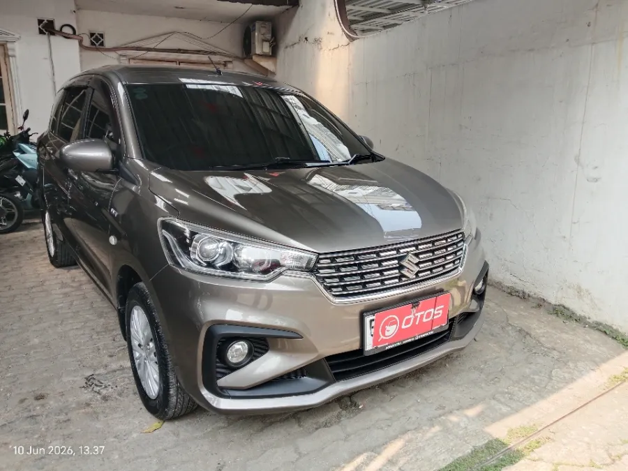 Foto Mobil Bekas Kanan Depan Suzuki Ertiga 1.5 GL tahun 2020