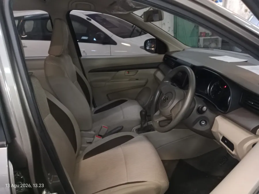 Foto Mobil Bekas Kabin Depan Suzuki Ertiga 1.5 GL tahun 2021