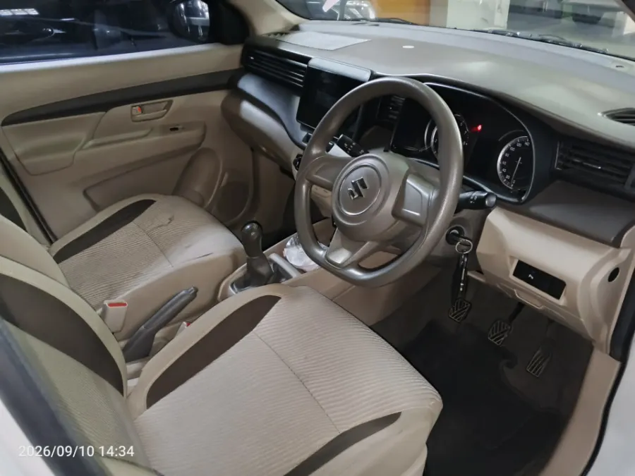 Foto Mobil Bekas Kabin Depan Suzuki Ertiga 1.5 GL tahun 2021