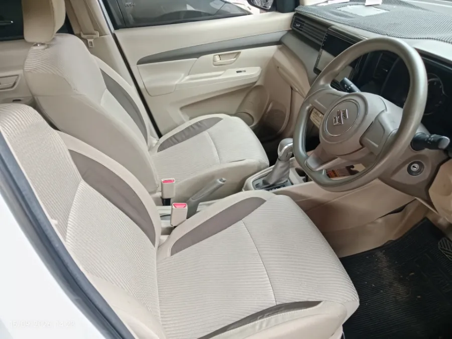 Foto Mobil Bekas Kabin Depan Suzuki Ertiga 1.5 GL tahun 2021