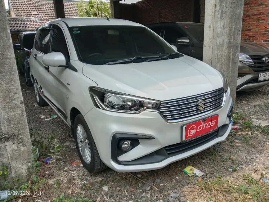 Foto Mobil Bekas Kanan Depan Suzuki Ertiga 1.5 GL tahun 2021