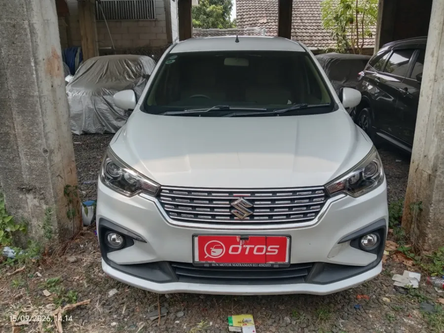 Foto Mobil Bekas Tampak Depan Suzuki Ertiga 1.5 GL tahun 2021
